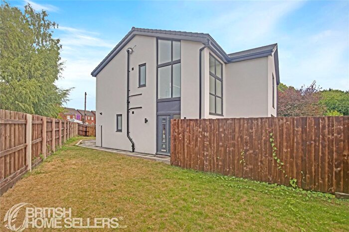 4 Bedroom Detached House For Sale In Hunt Lane, Chadderton, Oldham, Greater Manchester, OL9