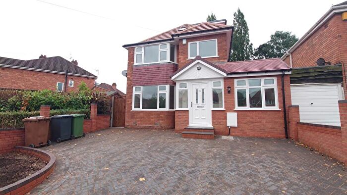 5 Bedroom Link Detached House To Rent In Coniston Avenue, Solihull, B92