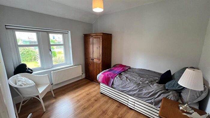 2 Bedroom End Of Terrace House To Rent In Yew Tree Road, Shepley, Huddersfield, HD8