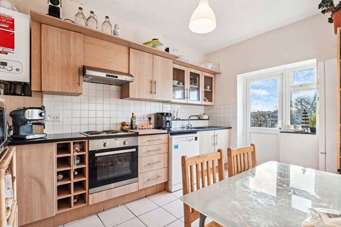 3 Bedroom Detached House To Rent In Ouseley Road, Wandsworth Common, SW12