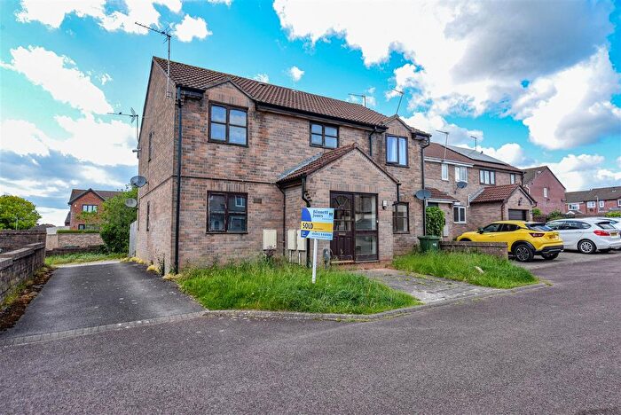 1 Bedroom Flat For Sale In The Brambles, Berkeley, GL13