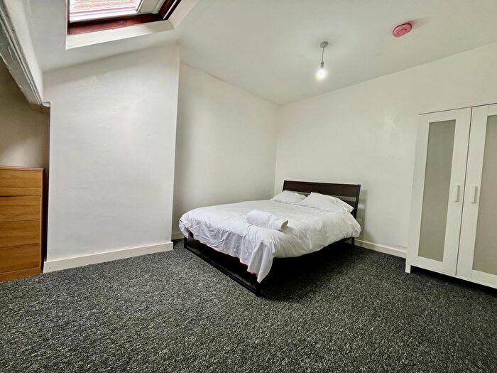 1 Bedroom Flat To Rent In Dewsbury Road, Leeds, LS11