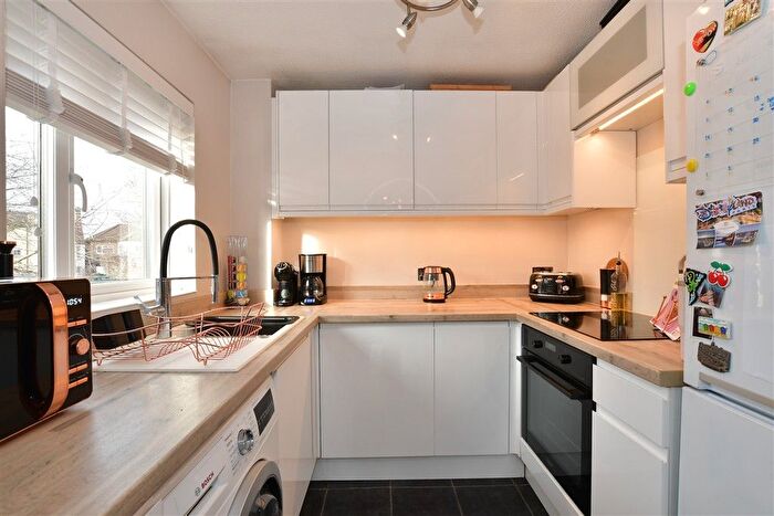 1 Bedroom Flat For Sale In Holland Close, Romford, Essex, RM7