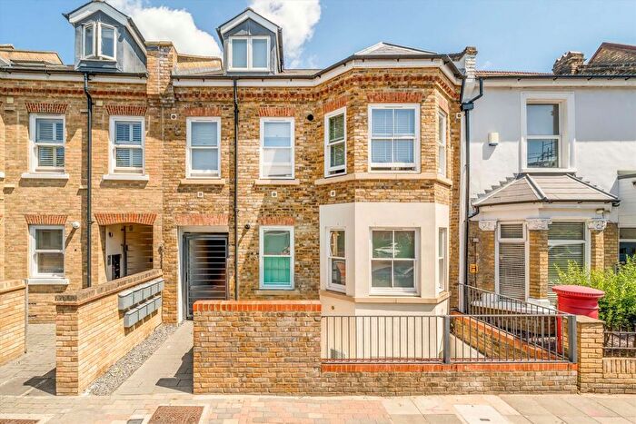 2 Bedroom Maisonette To Rent In Acton Lane, Chiswick, W4