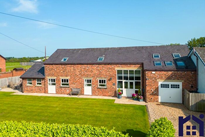 4 Bedroom Barn Conversion For Sale In Doles Lane, Bretherton, PR26