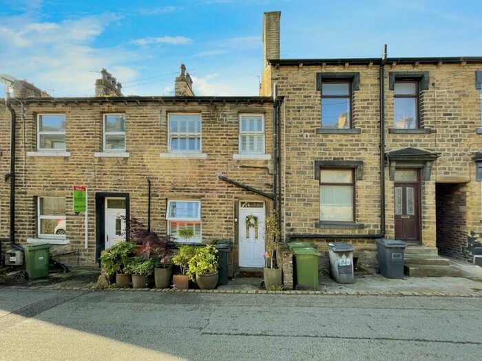 1 Bedroom Terraced House To Rent In Longwood Gate, Huddersfield, West Yorkshire, HD3