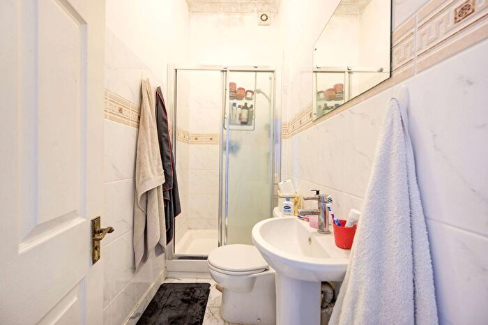 4 Bedroom Flat To Rent In Earls Court Square, Earls Court, London, SW5