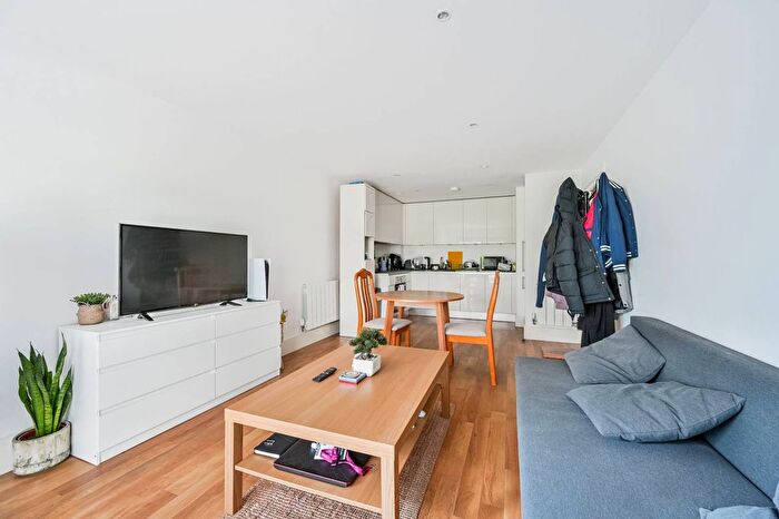 2 Bedroom Flat To Rent In Royal Carriage Mews, Woolwich, London, SE18