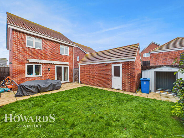 3 Bedroom Detached House For Sale In Coppice Close, Lowestoft, NR32