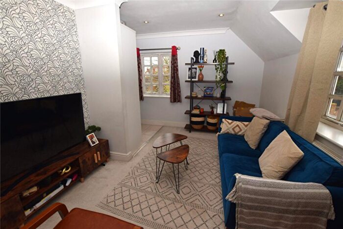 1 Bedroom Apartment For Sale In Hopbine Court, Drayman's Way, Alton, Hampshire, GU34