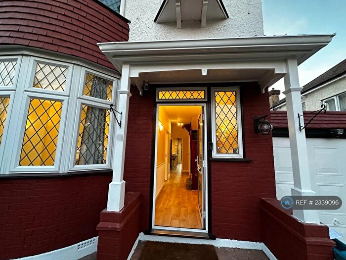 4 Bedroom Semi-Detached House To Rent In Waverley Avenue, Sutton, SM1