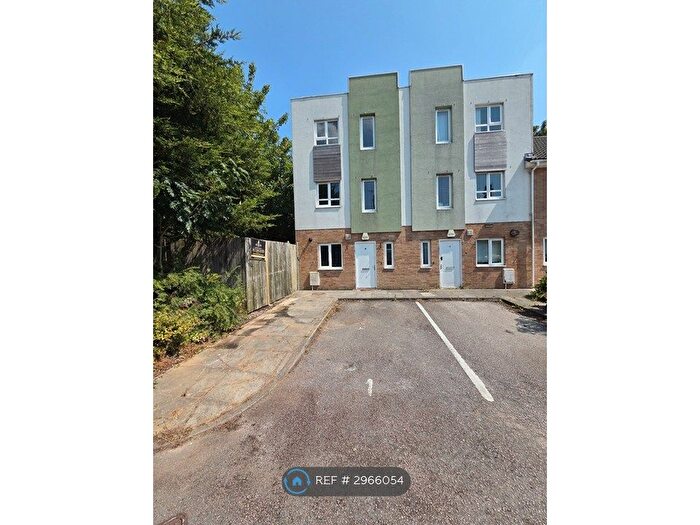 4 Bedroom Semi-Detached House To Rent In Hawthorne Drive, Liverpool, L33