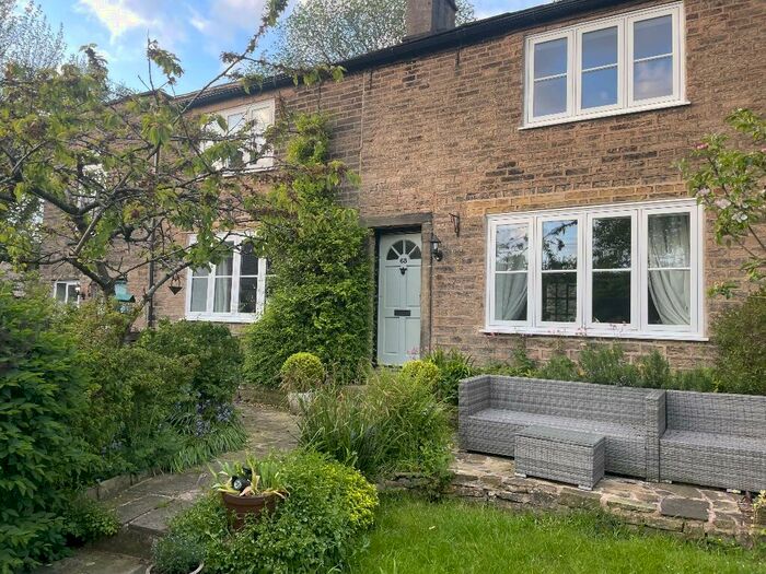 3 Bedroom Cottage To Rent In Moor End Road, SK6