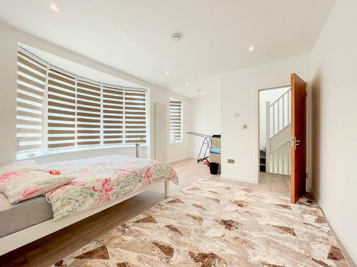 Studio To Rent In West Green Road, London, N15