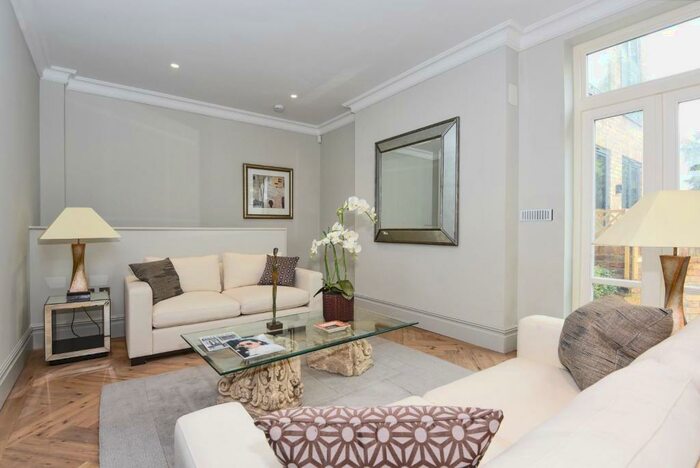 4 Bedroom Semi-Detached House To Rent In Clarence Road, Windsor, SL4