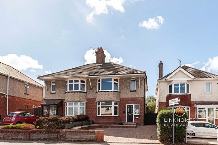 3 Bedroom Semi-Detached House For Sale In Fernside Road, Poole, BH15