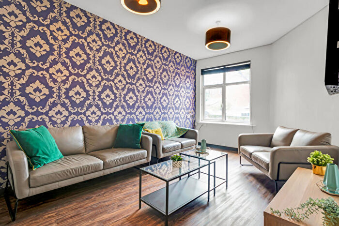 6 Bedroom House To Rent In St Michaels Crescent, Leeds, LS6