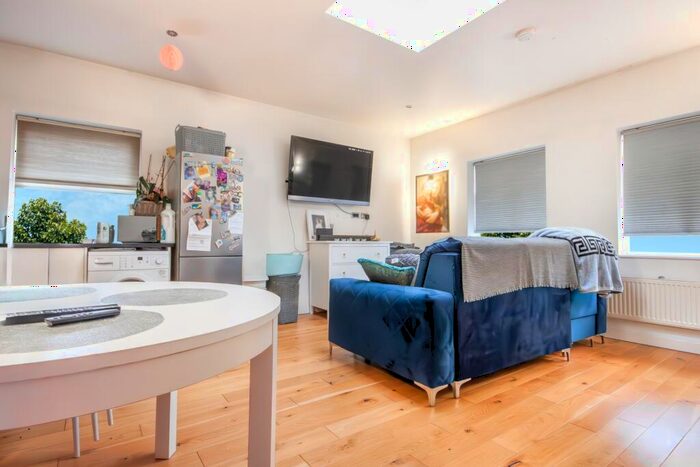 2 Bedroom Flat For Sale In Chaplin Road, Willesden Green, NW2