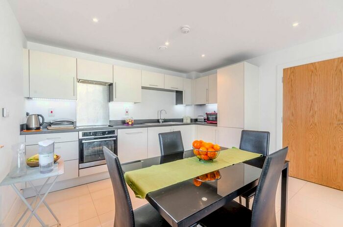 3 Bedroom Flat To Rent In Osiers Road, Wandsworth, London, SW18