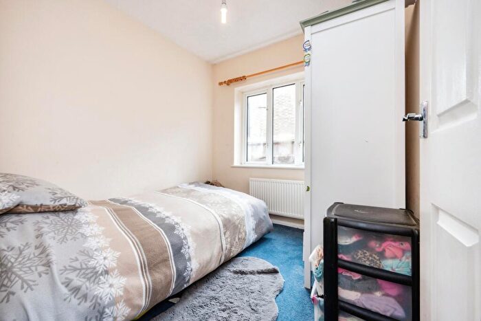 1 Bedroom Flat For Sale In Goldington Avenue, Bedford, Bedfordshire, MK40