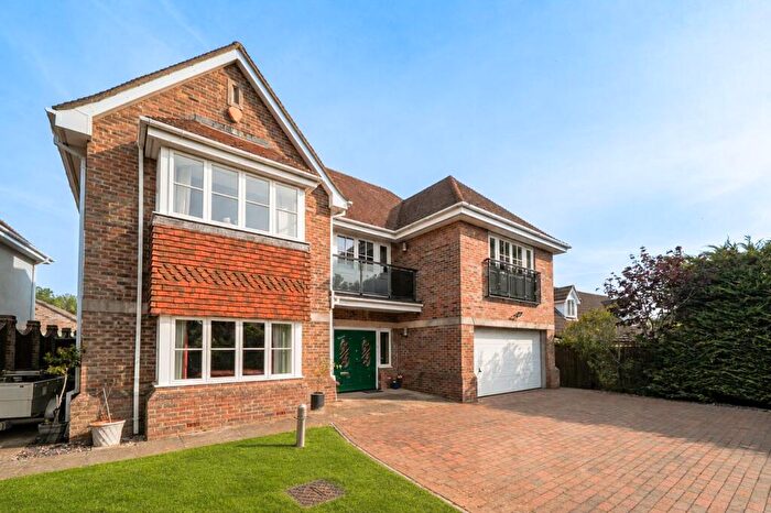 5 Bedroom Detached House For Sale In Milford Road, Lymington, SO41