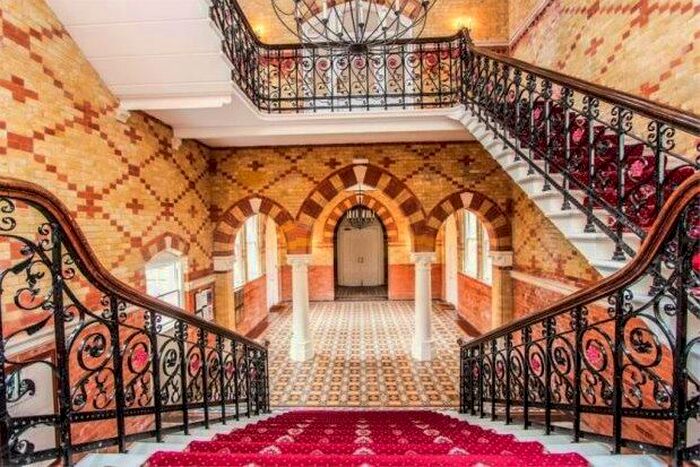 2 Bedroom Flat To Rent In Keele Close, Watford, WD24