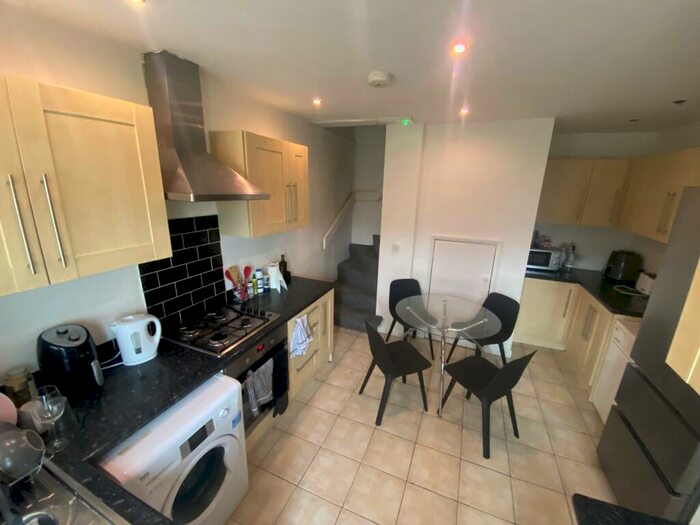 1 Bedroom Property To Rent In £ Pppw, Waterloo Promenade, NG7