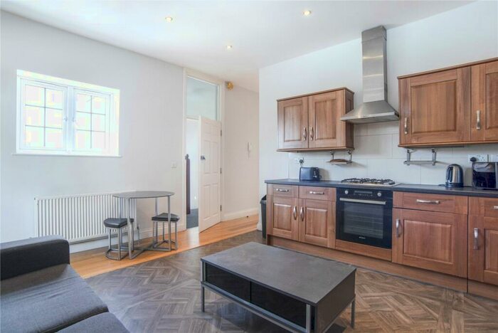 4 Bedroom Apartment To Rent In Camden Road, Islington, London, N7