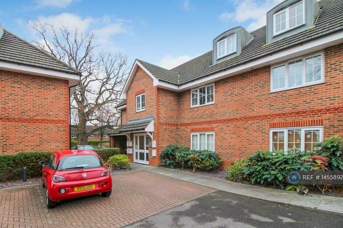1 Bedroom Flat To Rent In Hazelwood Court, Farnborough, GU14