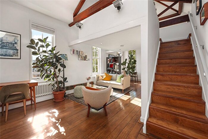 1 Bedroom Flat For Sale In Kingsway Place, London, EC1R