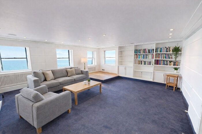 2 Bedroom Flat To Rent In Marine Parade, Brighton, BN2