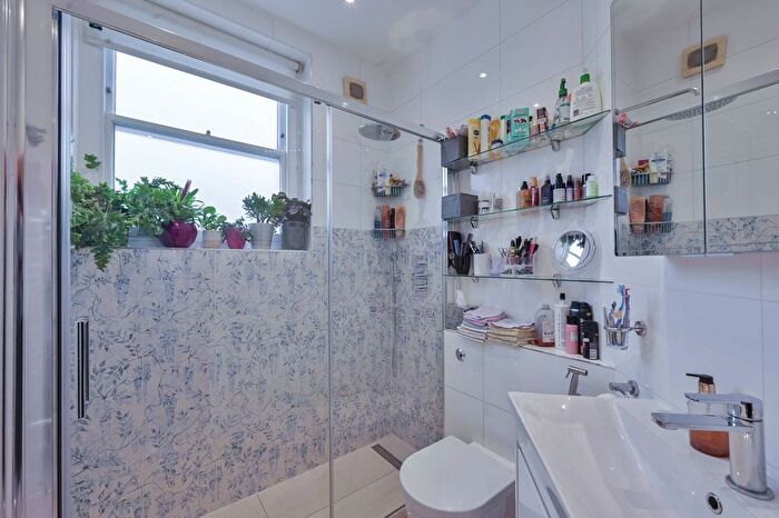 1 Bedroom Flat To Rent In Cremorne Road, Chelsea, London, SW10