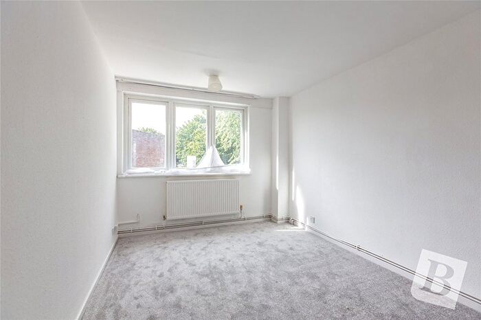 3 Bedroom Terraced House For Sale In Saddleworth Square, Romford, RM3