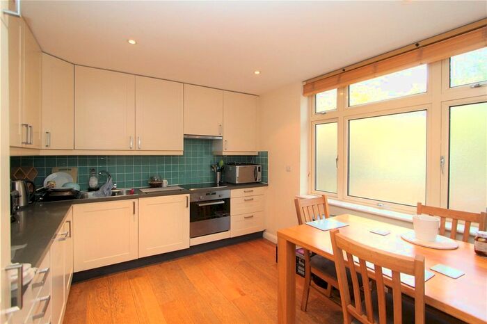 2 Bedroom Flat To Rent In Cumberland Road, Acton, London, Uk, W3