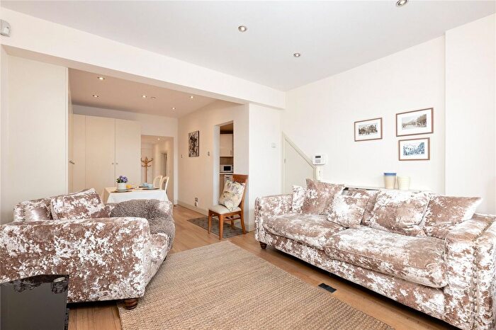 2 Bedroom Flat To Rent In Merton Road, London, SW18