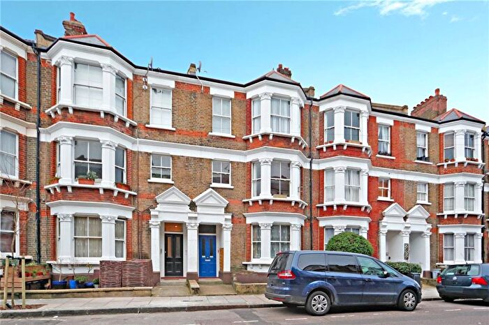 2 Bedroom Flat To Rent In College Place, London, NW1