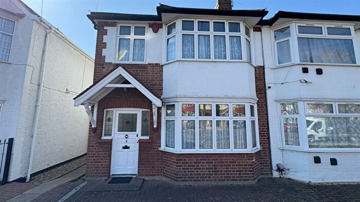 3 Bedroom Semi-Detached House To Rent In Dene Avenue, Hounslow, TW3