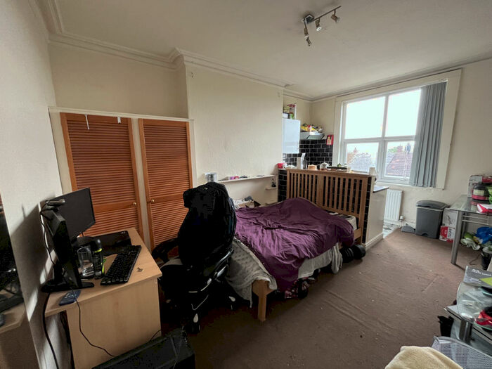 Studio To Rent In Manor Terrace, Leeds, West Yorkshire, LS6