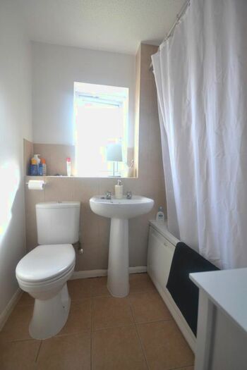 2 Bedroom Flat To Rent In Rose Kiln Lane, Reading, RG1