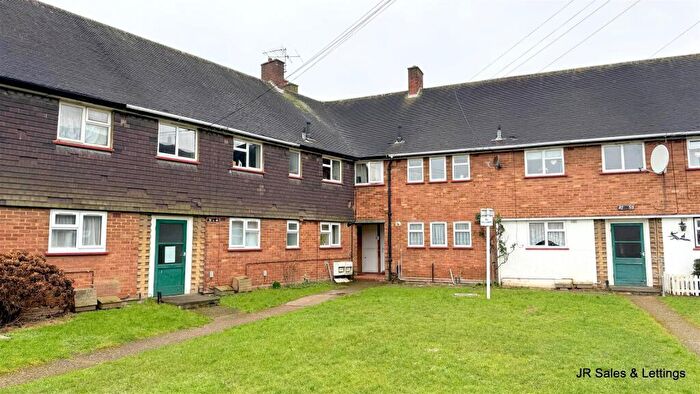 2 Bedroom Maisonette For Sale In Chadwell Avenue, West Cheshunt, EN8
