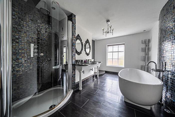 6 Bedroom House For Sale In Old Road, Braunston, NN11