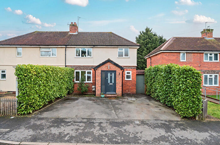 3 Bedroom Semi Detached House For Sale In Landrake Crescent, Reading, Berkshire, RG2