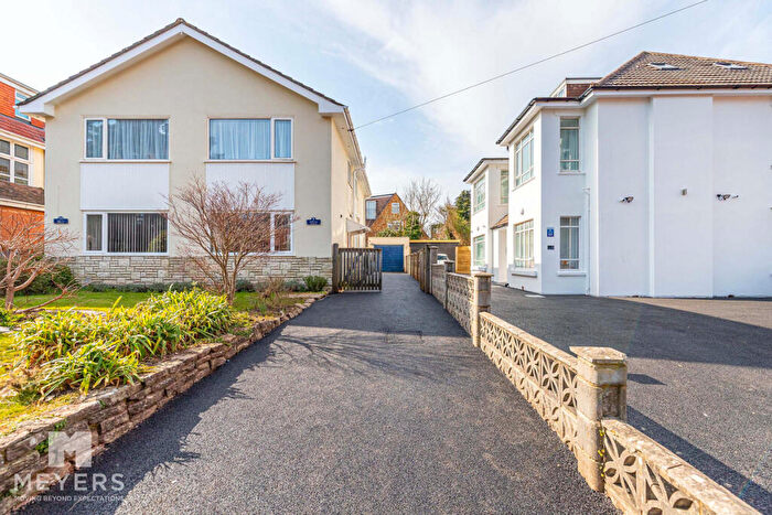 3 Bedroom Flat For Sale In Belle Vue Crescent, Bournemouth, BH6