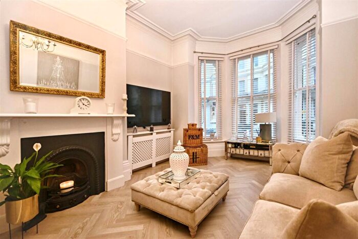 2 Bedroom Flat For Sale In Lascelles Terrace, Eastbourne, BN21