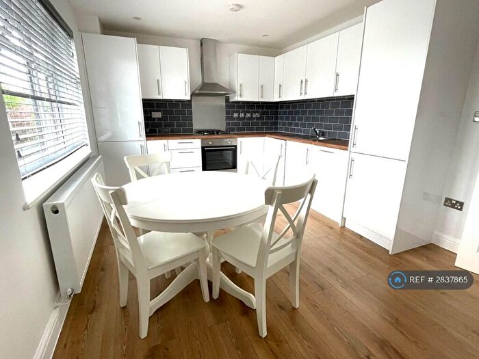 2 Bedroom Flat To Rent In Hendon Way, London, NW2