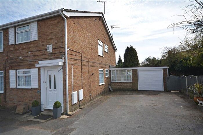 2 Bedroom Flat To Rent In Park Avenue, Darrington, WF8