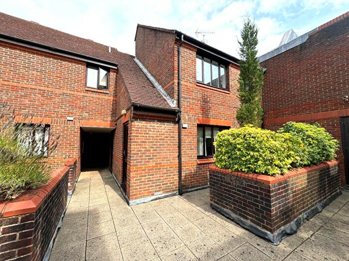 1 Bedroom Apartment To Rent In Victoria Street, St. Albans, Hertfordshire, AL1