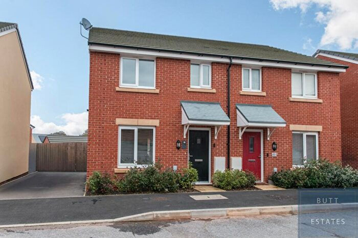 3 Bedroom Semi Detached House For Sale In Calves Close, Exeter, EX5