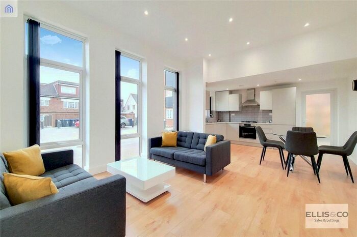 2 Bedroom Bungalow To Rent In Crawford Avenue, Wembley, HA0