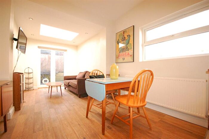 2 Bedroom Flat To Rent In Thorpe Road, Tottenham, London, N15